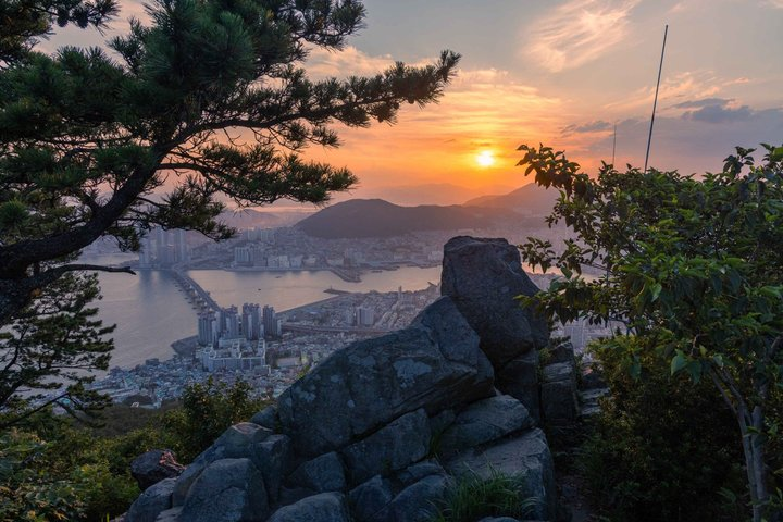 [Hotel Pick-up] Busan Bongnaesan mountain 395m Hiking Tour - Photo 1 of 12